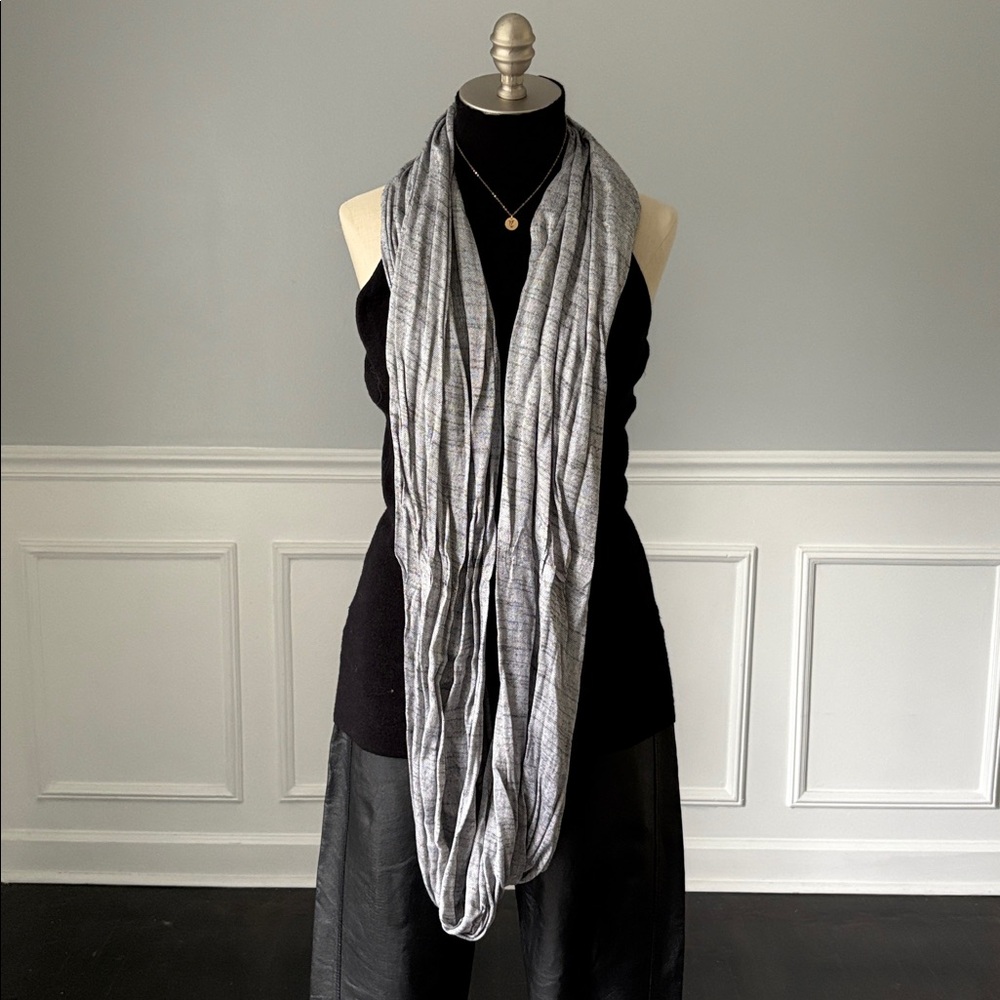 H&M Black and White Infinity Scarf